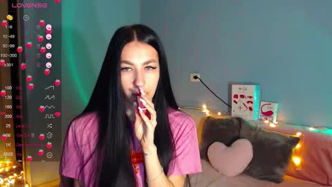 Snapshot of karolina_hottie_ chatting on November 25, 2025, 2:11 am Kira online show from November 25, 2025, 2:11 am