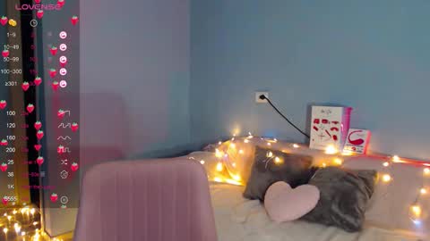 Snapshot of karolina_hottie_ chatting on February 27, 2026, 2:11 am Kira online show from February 27, 2026, 2:11 am