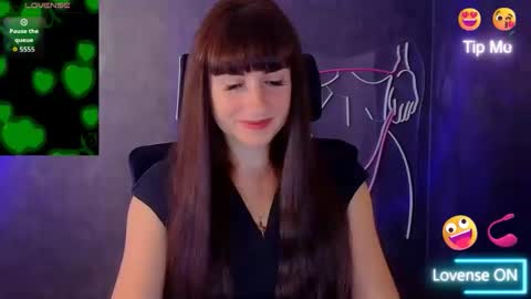 Snapshot of karolina_mia chatting on September 26, 2025, 5:44 am Caroline online show from September 26, 2025, 5:44 am