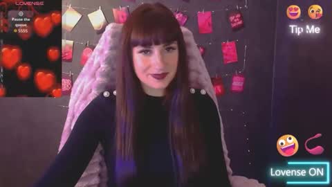 Snapshot of karolina_mia chatting on October 23, 2025, 8:35 am Caroline online show from October 23, 2025, 8:35 am