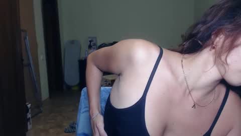 Snapshot of karolinasweet chatting on December 3, 2024, 7:32 am Mila online show from December 3, 2024, 7:32 am