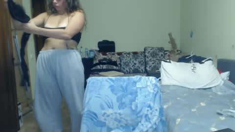 Mila online show from December 5, 2024, 10:01 pm