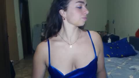 Snapshot of karolinasweet chatting on December 17, 2024, 7:26 pm Mila online show from December 17, 2024, 7:26 pm