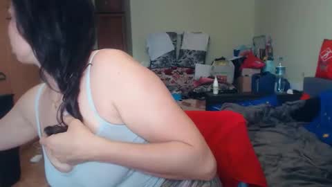 Snapshot of karolinasweet chatting on May 27, 2026, 12:57 pm Mila online show from May 27, 2026, 12:57 pm