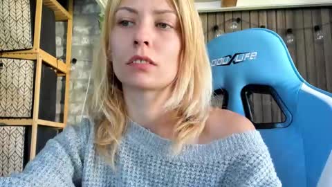 Snapshot of karoline121 chatting on September 18, 2025, 9:22 am karoline121 online show from September 18, 2025, 9:22 am