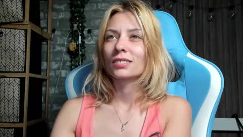 Snapshot of karoline121 chatting on September 18, 2025, 11:51 pm karoline121 online show from September 18, 2025, 11:51 pm