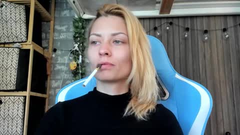 Snapshot of karoline121 chatting on September 19, 2025, 12:06 pm karoline121 online show from September 19, 2025, 12:06 pm