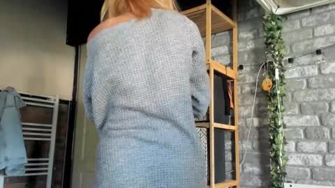 Snapshot of karoline121 chatting on September 23, 2025, 8:06 am karoline121 online show from September 23, 2025, 8:06 am