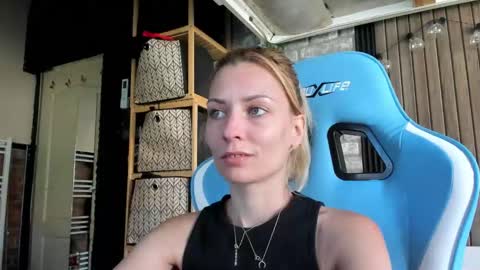 Snapshot of karoline121 chatting on September 24, 2025, 9:34 am karoline121 online show from September 24, 2025, 9:34 am