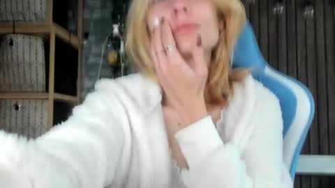 Snapshot of karoline121 chatting on September 28, 2025, 4:40 am karoline121 online show from September 28, 2025, 4:40 am