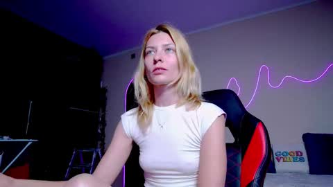 Snapshot of karoline121 chatting on September 30, 2025, 8:03 pm karoline121 online show from September 30, 2025, 8:03 pm