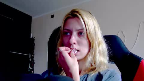 Snapshot of karoline121 chatting on October 1, 2025, 8:09 am karoline121 online show from October 1, 2025, 8:09 am