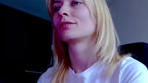 Snapshot of karoline121 chatting on October 2, 2025, 8:21 am karoline121 online show from October 2, 2025, 8:21 am