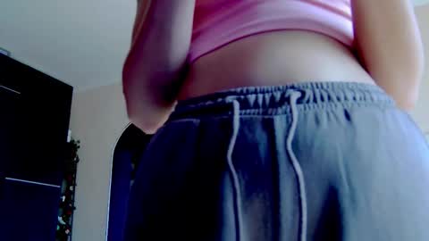 Snapshot of karoline121 chatting on October 5, 2025, 9:07 am karoline121 online show from October 5, 2025, 9:07 am