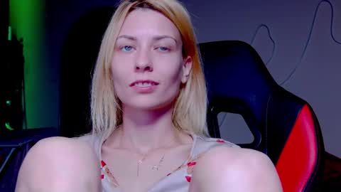 Snapshot of karoline121 chatting on October 5, 2025, 9:13 pm karoline121 online show from October 5, 2025, 9:13 pm