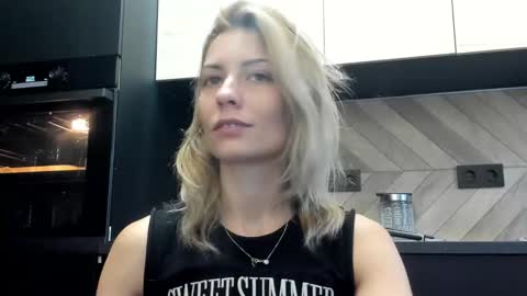 Snapshot of karoline121 chatting on October 7, 2025, 9:28 am karoline121 online show from October 7, 2025, 9:28 am