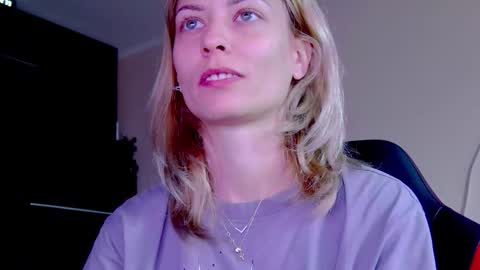 Snapshot of karoline121 chatting on October 8, 2025, 9:40 am karoline121 online show from October 8, 2025, 9:40 am