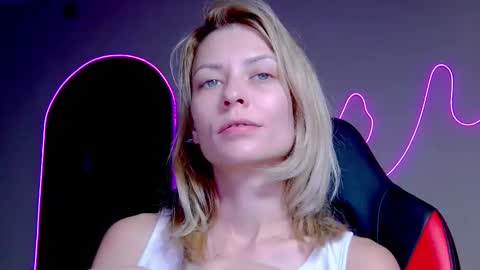 Snapshot of karoline121 chatting on October 10, 2025, 8:19 pm karoline121 online show from October 10, 2025, 8:19 pm