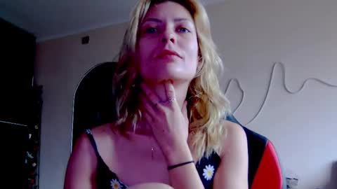 Snapshot of karoline121 chatting on October 12, 2025, 8:35 am karoline121 online show from October 12, 2025, 8:35 am