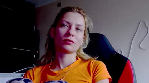 Snapshot of karoline121 chatting on October 13, 2025, 9:20 am karoline121 online show from October 13, 2025, 9:20 am