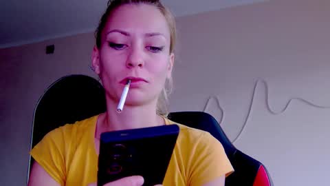 Snapshot of karoline121 chatting on October 15, 2025, 6:13 am karoline121 online show from October 15, 2025, 6:13 am