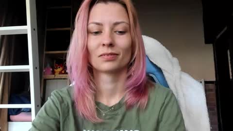 Snapshot of karoline121 chatting on October 27, 2025, 8:51 am karoline121 online show from October 27, 2025, 8:51 am