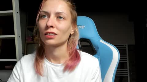 Snapshot of karoline121 chatting on October 27, 2025, 8:57 pm karoline121 online show from October 27, 2025, 8:57 pm