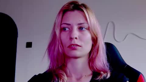 Snapshot of karoline121 chatting on November 4, 2025, 9:41 am karoline121 online show from November 4, 2025, 9:41 am