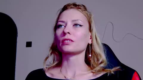 Snapshot of karoline121 chatting on November 9, 2025, 9:13 pm karoline121 online show from November 9, 2025, 9:13 pm