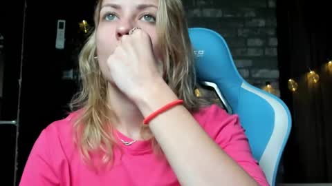 Snapshot of karoline121 chatting on November 12, 2025, 6:41 pm karoline121 online show from November 12, 2025, 6:41 pm