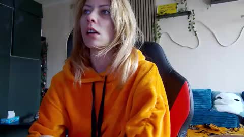 karoline121 online show from March 1, 2026, 11:01 am