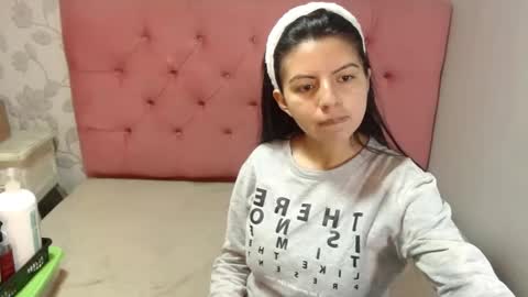 Snapshot of karolineburnx chatting on December 15, 2025, 2:38 am Isa online show from December 15, 2025, 2:38 am