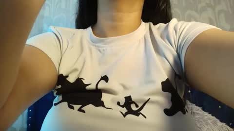 Snapshot of karolineburnx chatting on January 15, 2026, 5:01 am Isa online show from January 15, 2026, 5:01 am