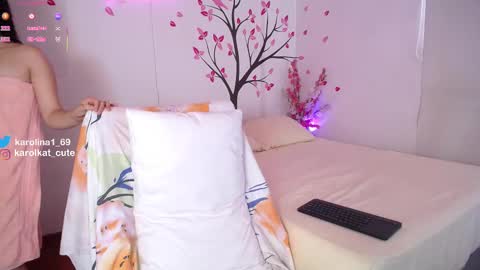 Karolina 3 online show from September 21, 2025, 2:08 pm