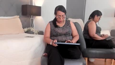 karolwest_ online show from February 17, 2026, 12:12 pm