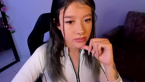 Snapshot of kat_apple chatting on May 12, 2026, 11:57 pm Alicia online show from May 12, 2026, 11:57 pm