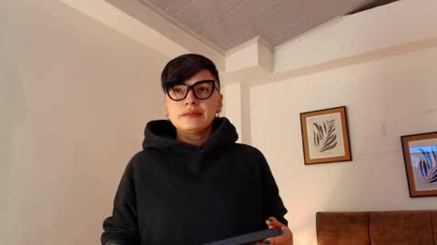 kat paradisse online show from April 15, 2026, 12:01 pm