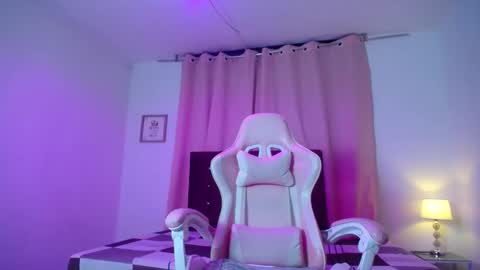       Katalina Miles      online show from December 3, 2024, 7:32 am