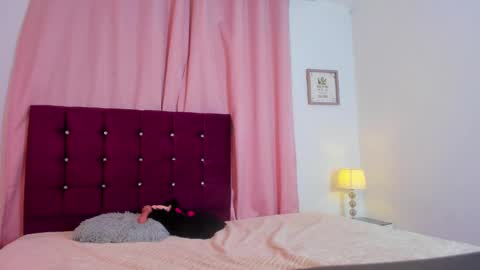       Katalina Miles      online show from January 19, 2025, 5:58 am