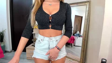 Kate online show from December 22, 2024, 7:31 pm