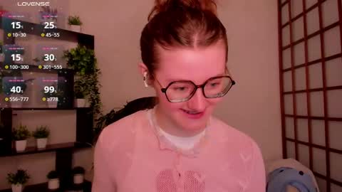 Snapshot of kate_cuddle chatting on May 19, 2026, 2:18 am Kate online show from May 19, 2026, 2:18 am