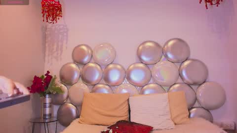 Kate online show from December 23, 2025, 7:50 am