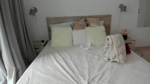 kate_redgar online show from April 3, 2026, 1:53 pm