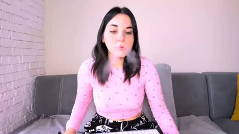 Snapshot of kate_ree_ chatting on October 19, 2025, 4:57 am KATE online show from October 19, 2025, 4:57 am