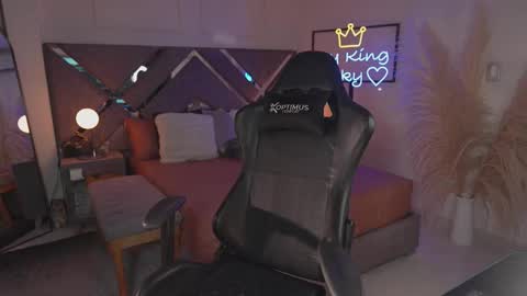  Kate Owens  online show from November 22, 2025, 11:20 am