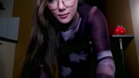 KATE online show from November 7, 2025, 7:14 pm