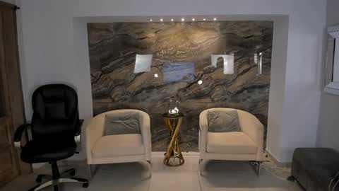 K A T E  online show from November 25, 2025, 11:21 am