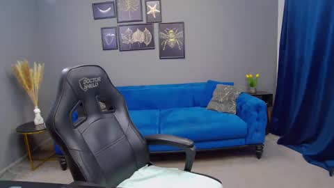 Snapshot of katewalker_ chatting on December 5, 2024, 6:55 pm Kate online show from December 5, 2024, 6:55 pm