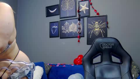 Snapshot of katewalker_ chatting on February 13, 2025, 10:00 pm Kate online show from February 13, 2025, 10:00 pm