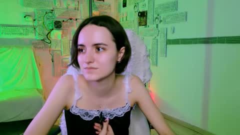 katewillows online show from February 11, 2026, 4:17 am